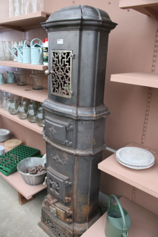 1476187-2 Cast iron stove, approx. 1.7 m high