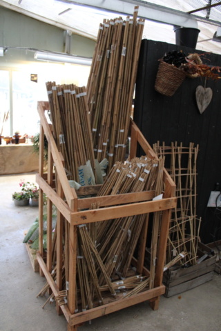 1476189-5 Pots and grass seed on four shelves