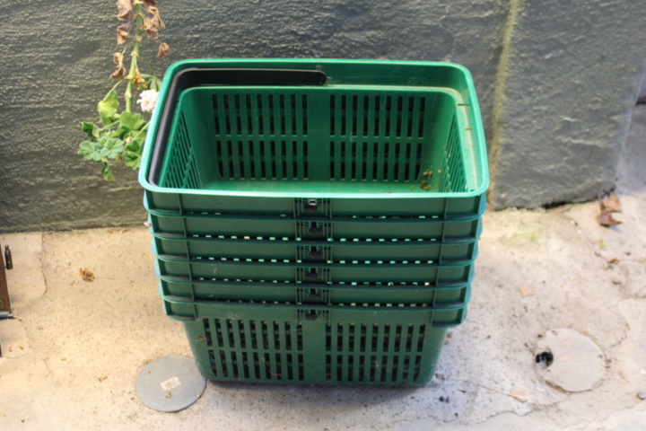 1476190-2 Shopping carts, baskets and wrapping paper