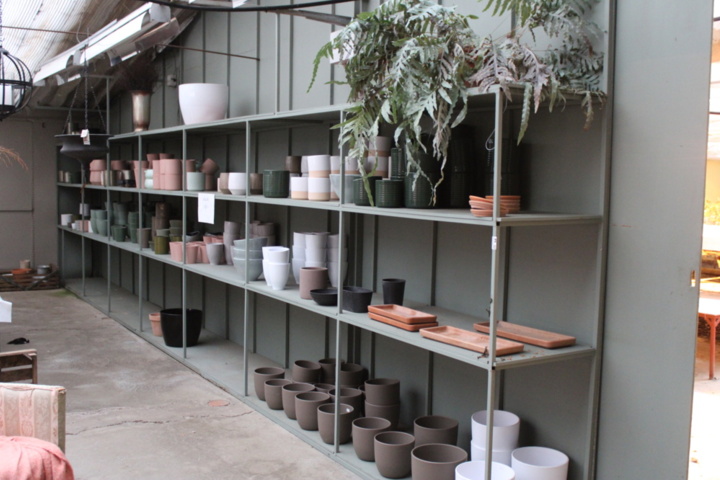 1476191-1 New pots on seven shelves