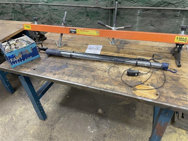 1471224-2 Mixed tool section with electric and air-powered tools