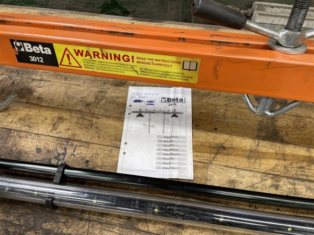 1471224-3 Mixed tool section with electric and air-powered tools