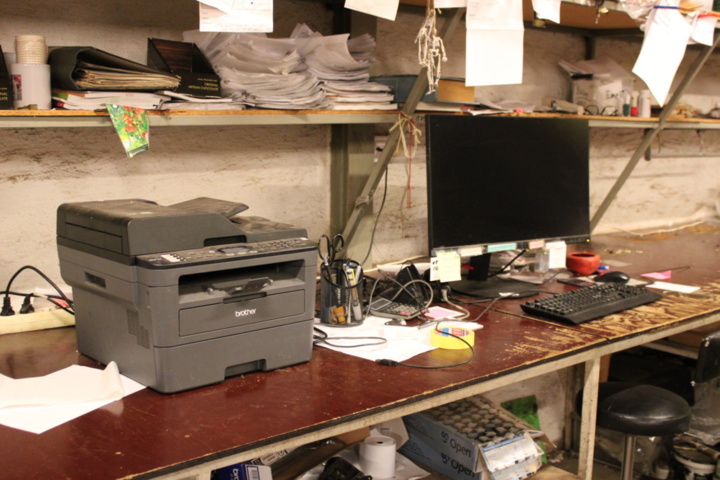 Computer monitor and printer - PS Auction - We value the future ...