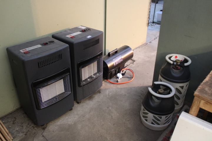 1476198-1 Three gas heaters with two tubes