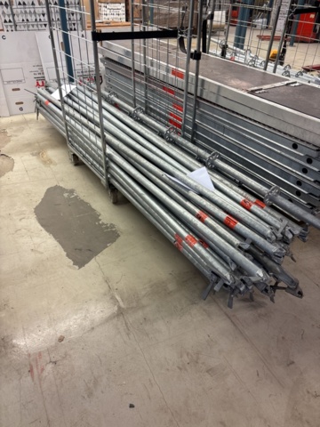 1443793-4 Parti med byggställningsdelar - MJ Gerüst m.fl.