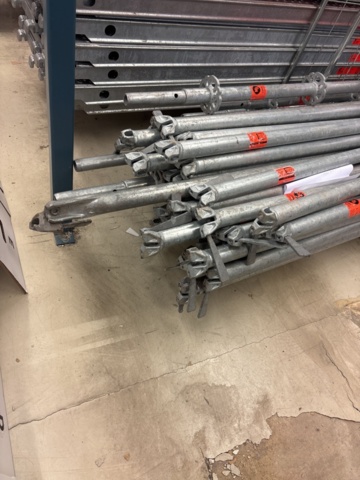 1443793-5 Parti med byggställningsdelar - MJ Gerüst m.fl.