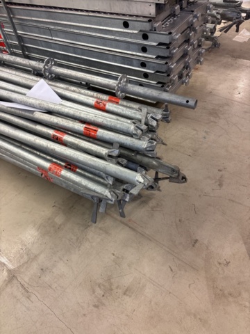 1443793-6 Parti med byggställningsdelar - MJ Gerüst m.fl.