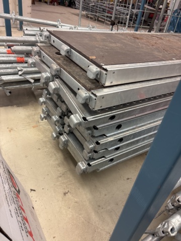 1443793-9 Parti med byggställningsdelar - MJ Gerüst m.fl.