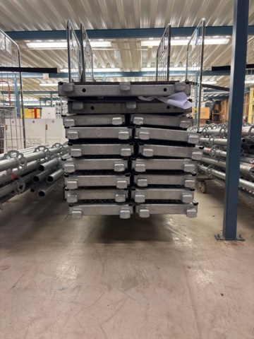 1443793-10 Parti med byggställningsdelar - MJ Gerüst m.fl.