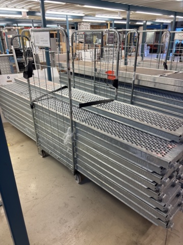 1443794-7 Parti med byggställningsdelar Scafom-rux m.fl.