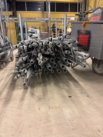 1443794-12 Parti med byggställningsdelar Scafom-rux m.fl.