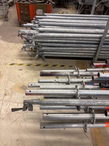 1443794-14 Parti med byggställningsdelar Scafom-rux m.fl.