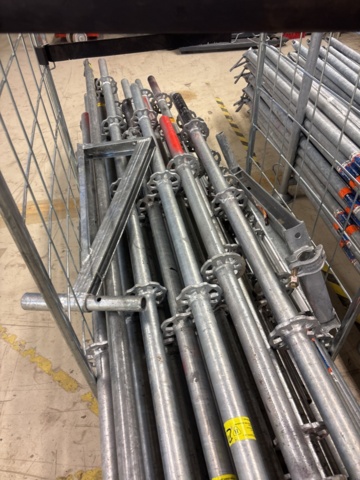 1443794-16 Parti med byggställningsdelar Scafom-rux m.fl.