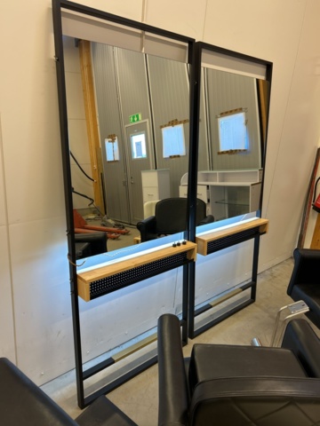 1435670-2 Hairdressing salon furnishings (cutting stations, shampooing chairs, etc.)