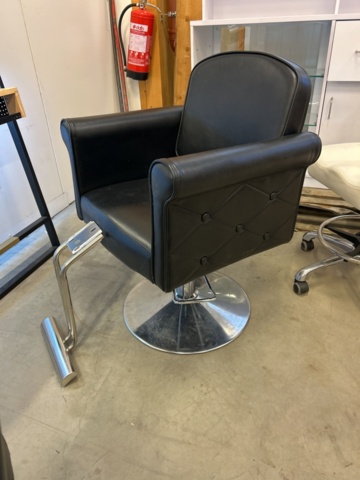 1435670-5 Hairdressing salon furnishings (cutting stations, shampooing chairs, etc.)