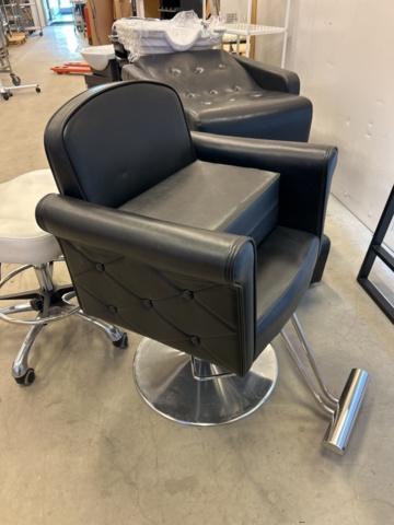 1435670-6 Hairdressing salon furnishings (cutting stations, shampooing chairs, etc.)