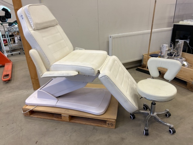 1435671-1 Electric treatment chair Weelko