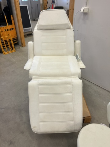 1435671-3 Electric treatment chair Weelko