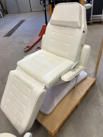 1435671-4 Electric treatment chair Weelko