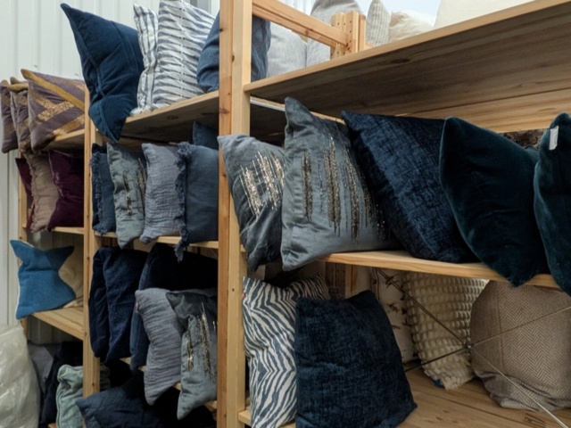 1256101-1 Homestyling lager 2, sängar, sängtextil, kuddar, möbler, matstolar