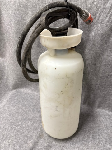 1368638-5 Samling med trädgårdsverktyg och utrustning