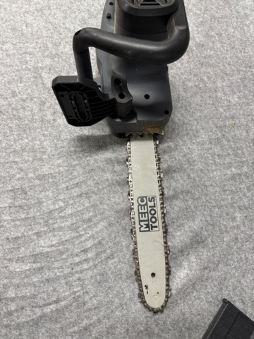 1368638-9 Samling med trädgårdsverktyg och utrustning