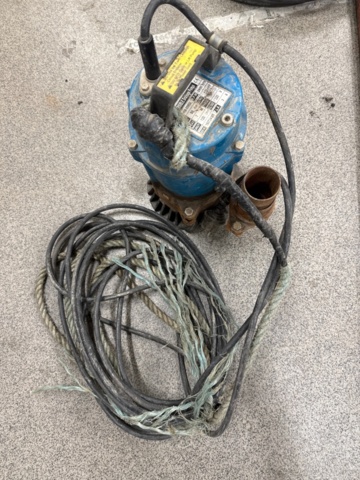 1368638-11 Samling med trädgårdsverktyg och utrustning