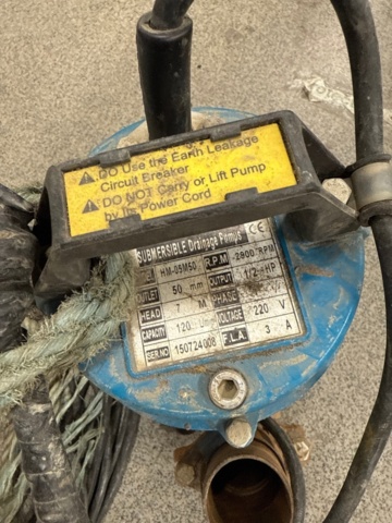 1368638-12 Samling med trädgårdsverktyg och utrustning