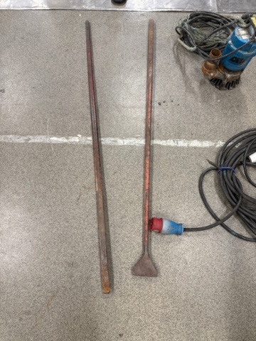 1368638-15 Samling med trädgårdsverktyg och utrustning