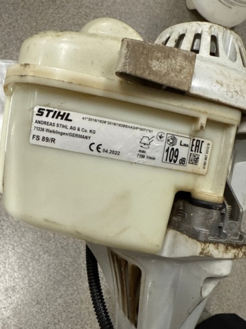 1368638-17 Samling med trädgårdsverktyg och utrustning