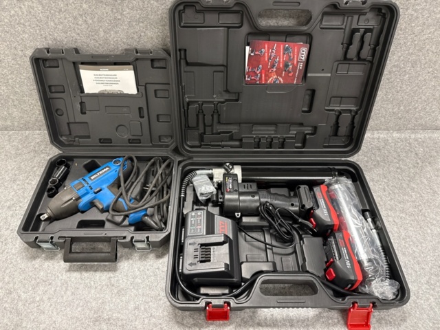 1368640-1 Samling med elhandverktyg, mätinstrument och verkstadsobjekt