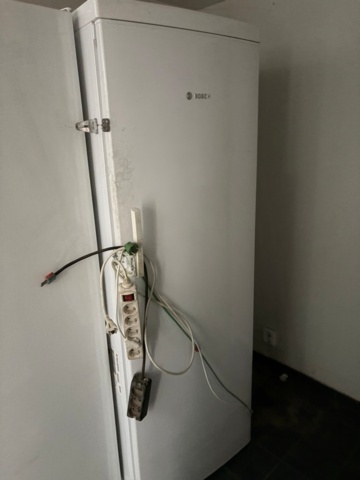 1476229-4 Freezer and two freezers