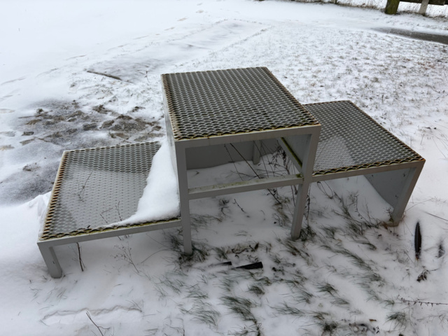 1476230-4 Steel award podium