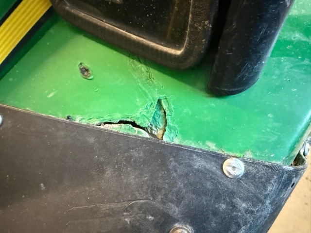 1405513-11 Arbets- och transportfordon - John Deere HPX815E