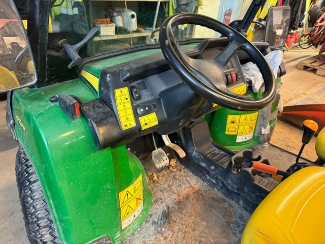 1405513-13 Arbets- och transportfordon - John Deere HPX815E