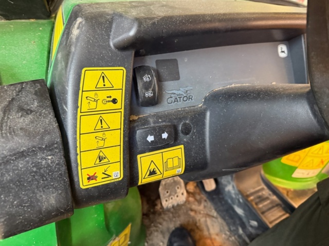 1405513-20 Arbets- och transportfordon - John Deere HPX815E