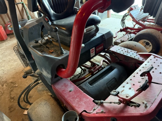 1405516-15 Riding Mower - Toro Greensmaster 3250D