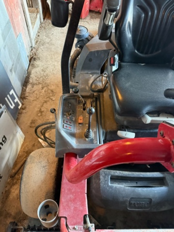1405516-16 Riding Mower - Toro Greensmaster 3250D