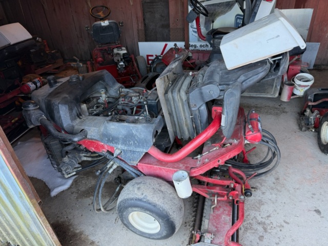 1405517-1 Riding Mower - Toro Greensmaster 3250D