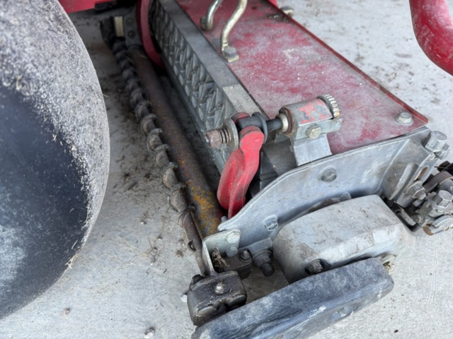 1405517-5 Riding Mower - Toro Greensmaster 3250D