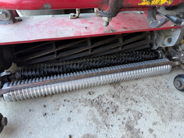 1405517-6 Riding Mower - Toro Greensmaster 3250D