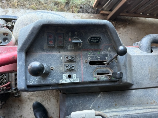 1405517-23 Riding Mower - Toro Greensmaster 3250D