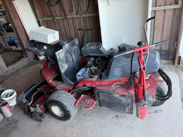1405518-1 Riding Mower - Toro Greensmaster 3250D