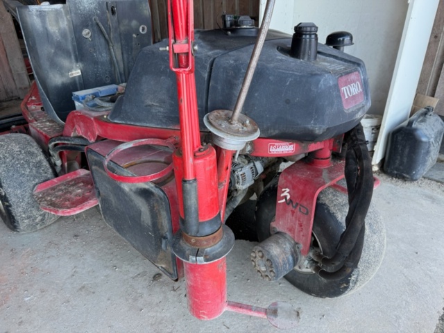1405518-2 Riding Mower - Toro Greensmaster 3250D