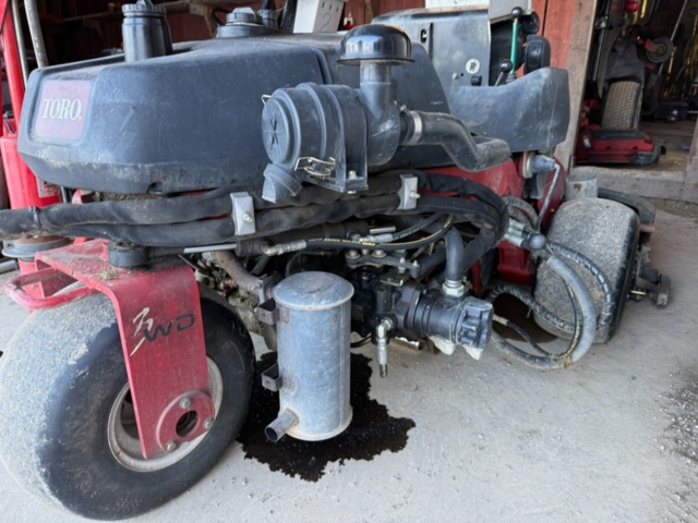 1405518-3 Riding Mower - Toro Greensmaster 3250D