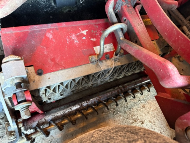 1405518-9 Riding Mower - Toro Greensmaster 3250D