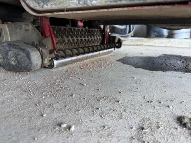 1405518-11 Riding Mower - Toro Greensmaster 3250D