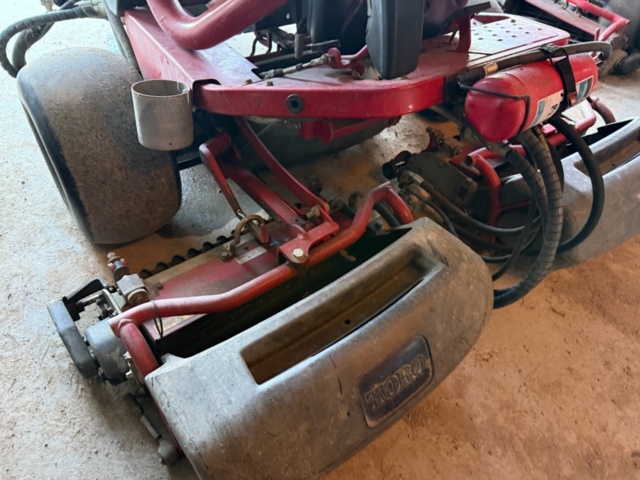 1405518-12 Riding Mower - Toro Greensmaster 3250D