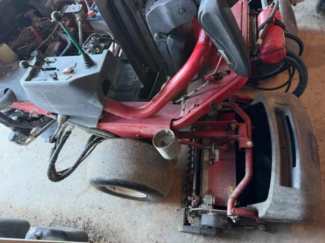 1405518-13 Riding Mower - Toro Greensmaster 3250D