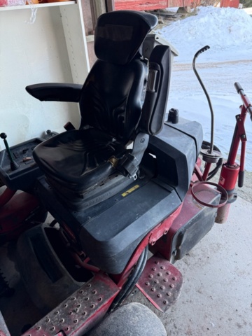 1405518-16 Riding Mower - Toro Greensmaster 3250D